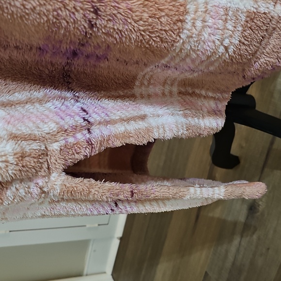 Robe - Picture 7 of 16